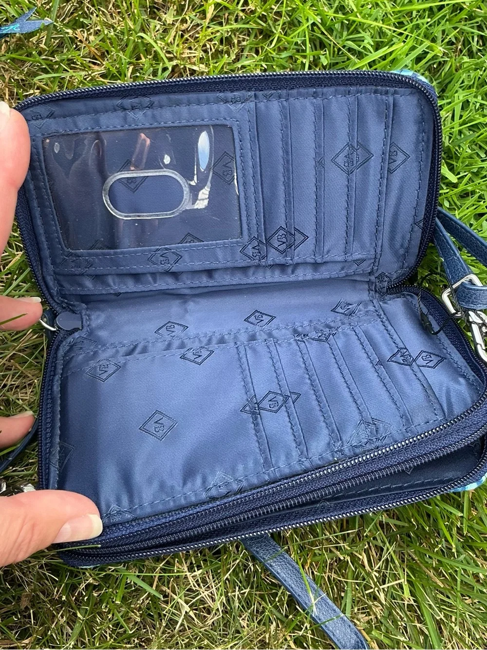 Quilted Vera Bradley travel organizer and wallet set 💙💙